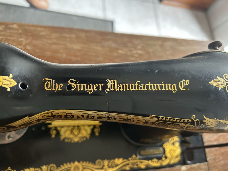 Máquina e costura Singer com manual e acessórios