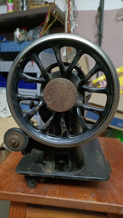 Sprzedam maszynę do szycia zabytkowa