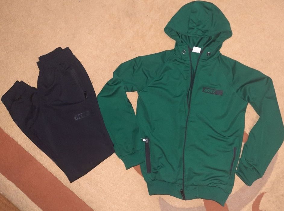 Спортивний костюм Nike на хлопчика розмір 158