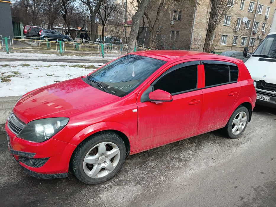 Opel astra 2012 гарний стан.растрочка.