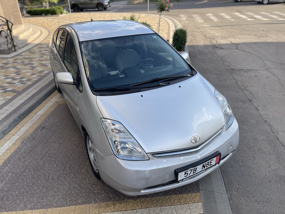 Toyota Prius /на уверенном ходу!!