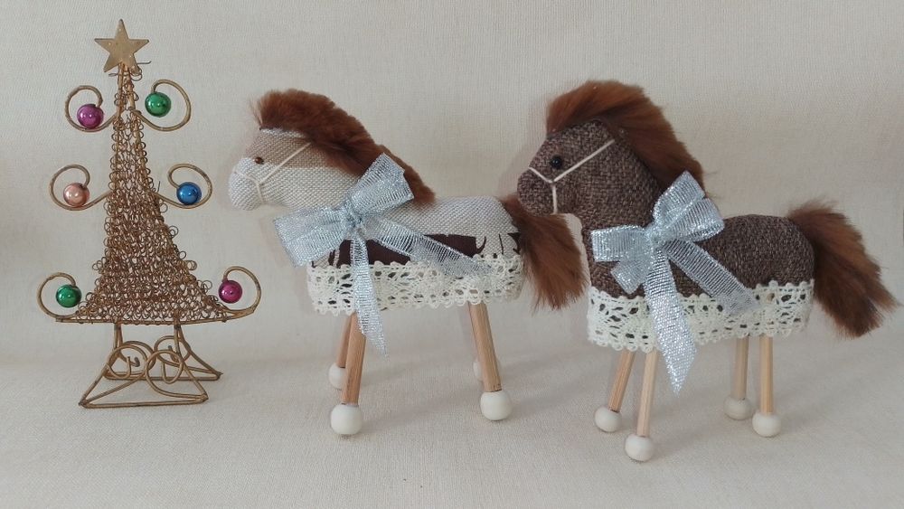 Лошадки, коники текстильні. Символ 2026 року.