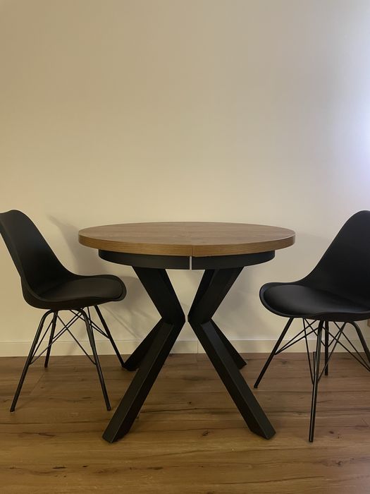 Rozkłafany stół industrialny