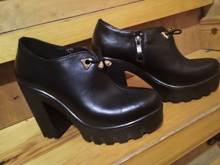 Туфлі, ботинки на підборах, ботільйони натуральна шкіра