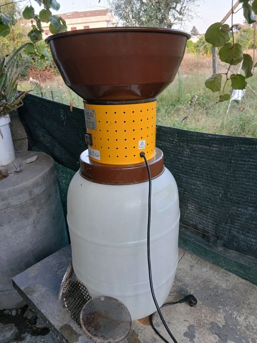 Vendo moinho de cereais