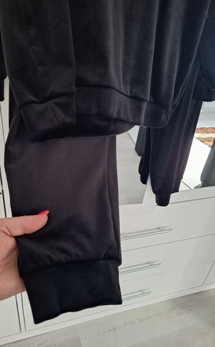 Sprzedam Dres Welurowy.