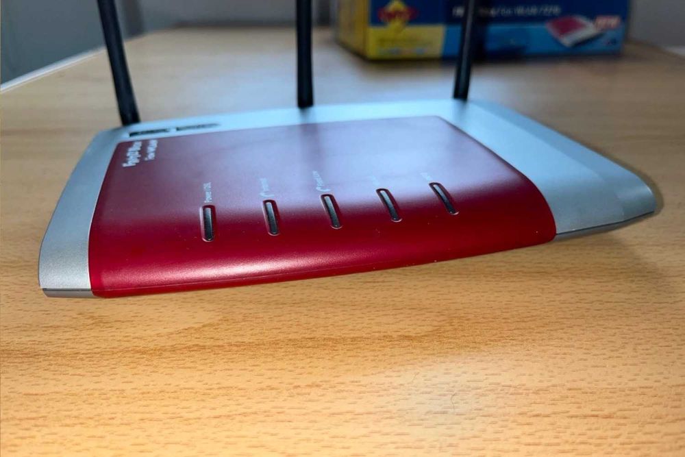 Router FritzBox 7270 com DECT (central telefónica sem fios)