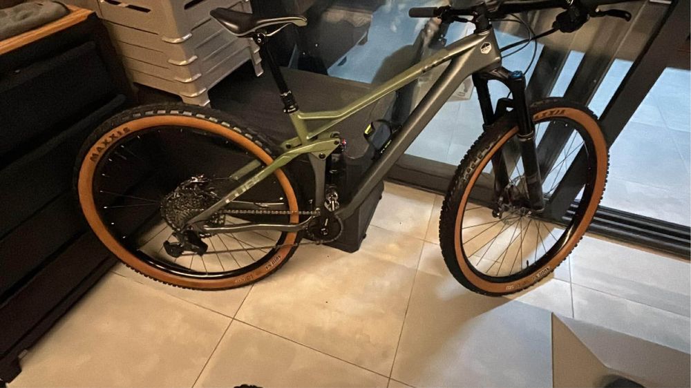 Vendo bicicleta Cube Stereo One22 HPC TM – tamanho M