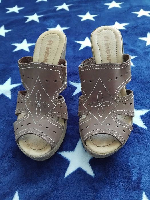 Шльопанці жіночі