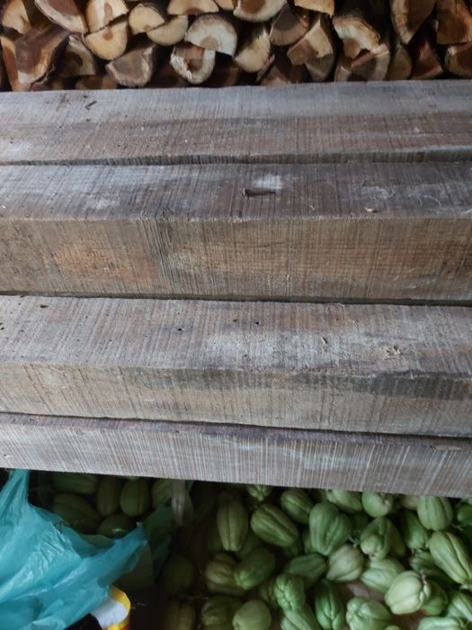 11 barrotes com 2,5 metros de comprimento e 10x10 de largura pinho maciço  seco