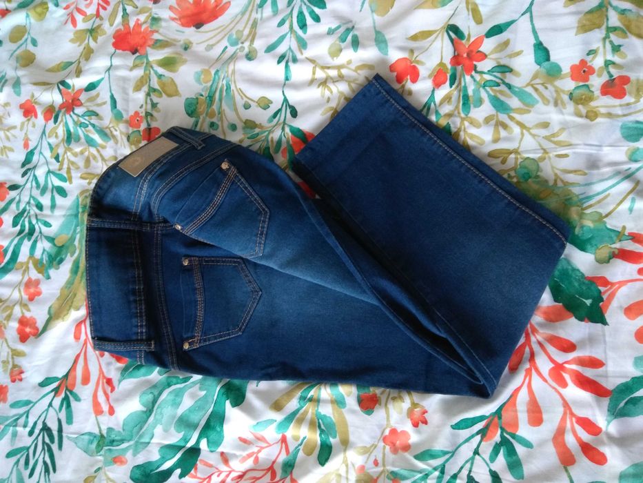 Jeansy damskie rozszerzane  36 + bluzka Carry