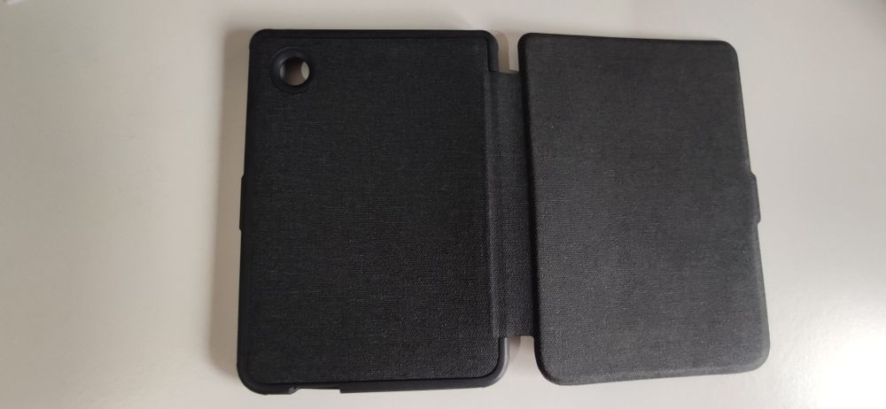 Capa de Proteção com Pega Manual para Kobo Clara BW / Clara Colour — Preta Cinza