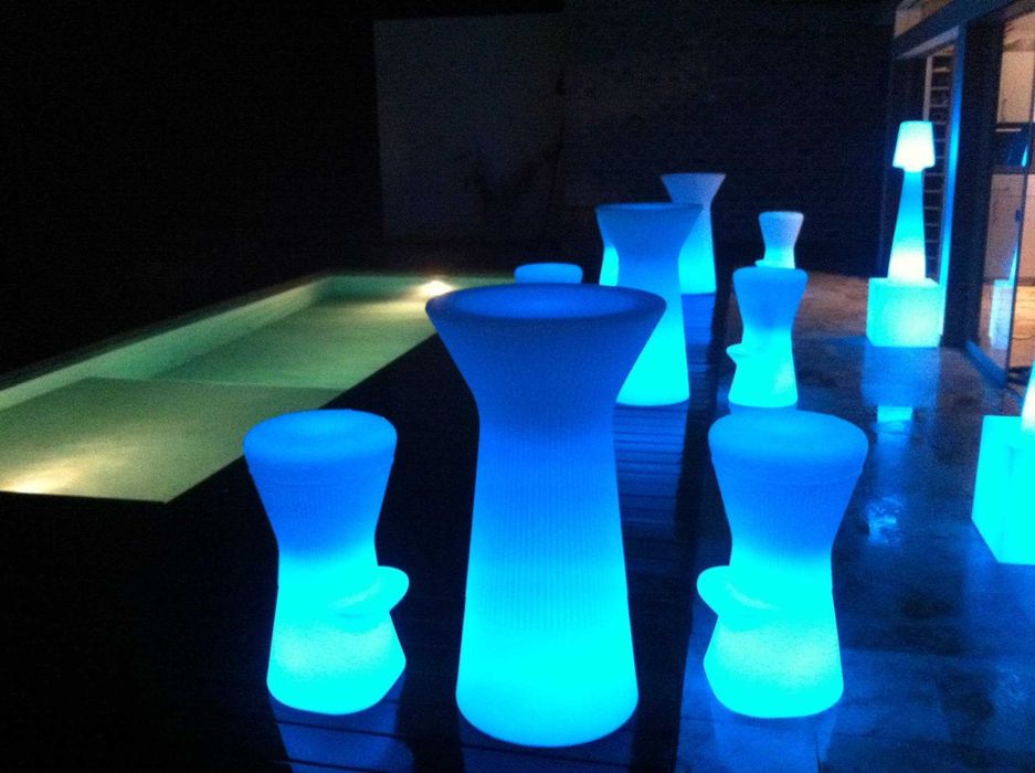 Mesa com iluminação multi color