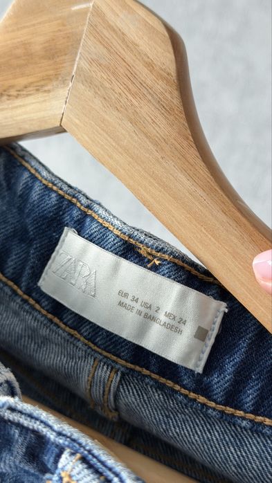 Джинси від бренду zara