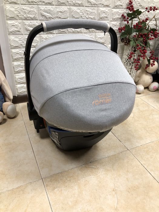 Автокрісло Britax Römer Baby-Safe2 i-SIZE Група 0+ (0-13 кг) брітакс