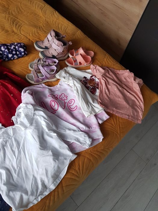 Ubrania dla dziewczynki 104.