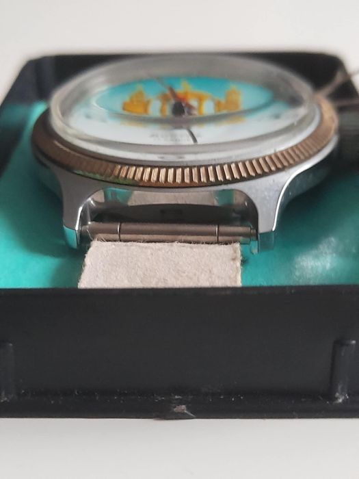 Nowy radziecki nakręcany zegarek Boctok