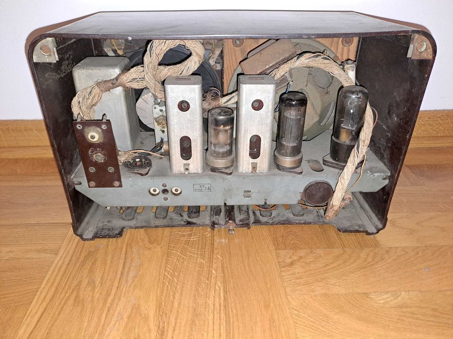 Radio PIONIER 48 nr. seryjny 003777 z 1948 roku