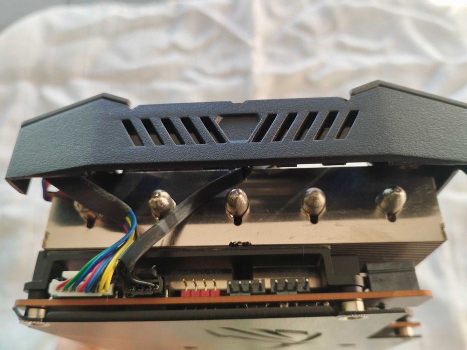 Placa Gráfica AMD RX5600XT64751783020929122