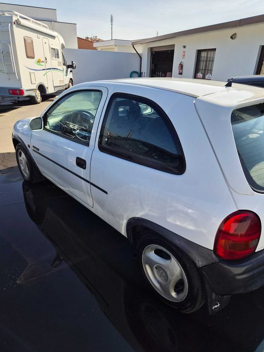 Opel corsa b 1.4 sport 5 lugares — photo 2