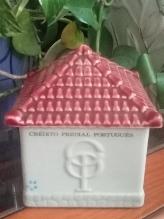 Mealheiro do Crédito Predial Português de porcelana Secla