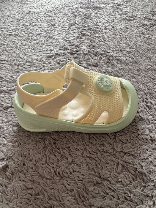 Дитячі босоніжки