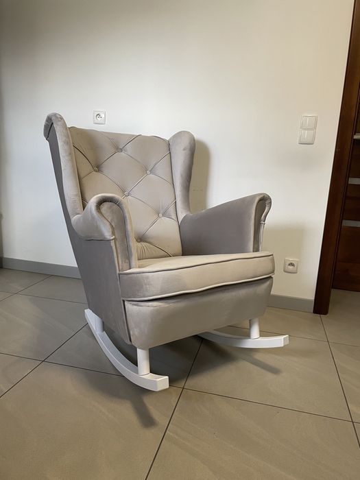 Fotel USZAK bujany do karmienia na płozach tkaniny