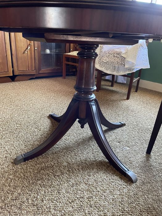 Mesa de sala com cadeiras