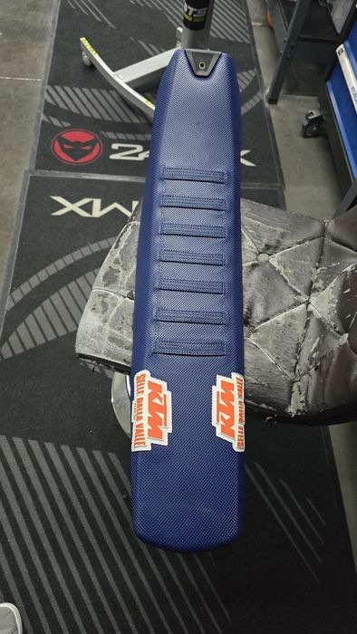 Vendo banco KTM exc 2024 original rebaixadoado