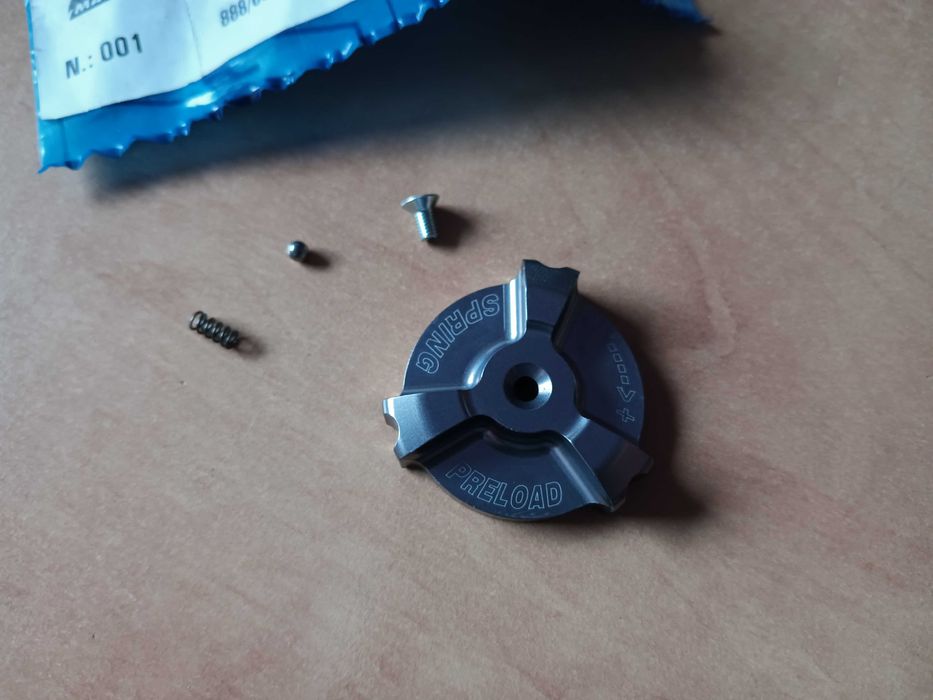 Regulator naprężenia wstępnego Marzocchi 888 / 66 RC3 EVO