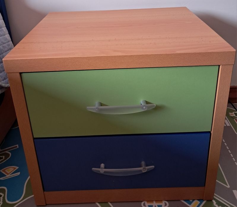 Cama com estrado elevatório