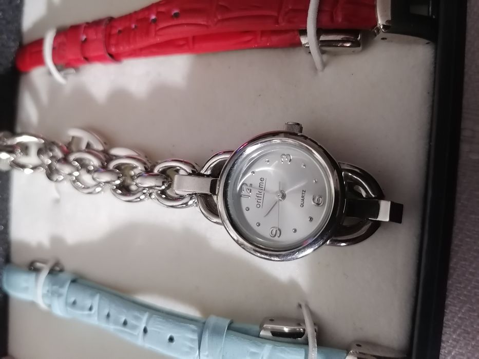 Relógio woman elegante c 5 braceletes