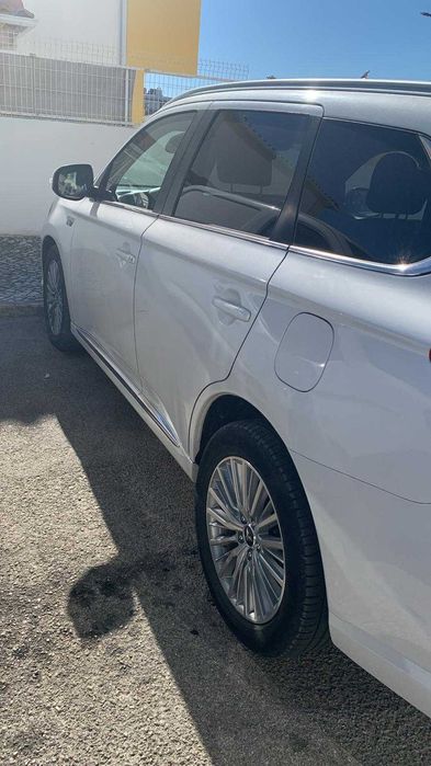 Mitsubishi Outlander 2.4 PHEV INSTYLE