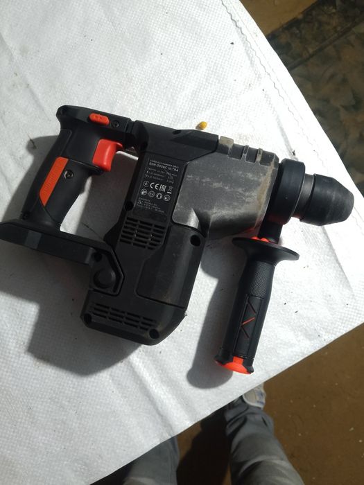 Акумуляторний перфоратор Дніпро М