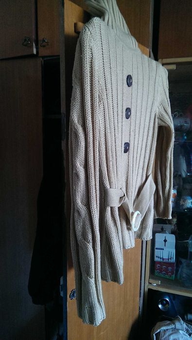 Красивый женский свитерок с ремешком