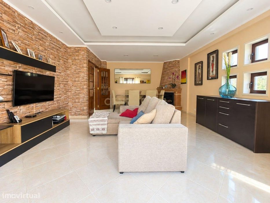 Apartamento T3 com Suíte, 3 Varandas e Arrecadação de 14 m² | Avenida