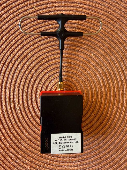 FrSky R9M TX, ExpressLRS 900MHz, moduł nadajnika do drona.