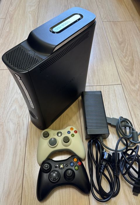 Konsola Microsoft Xbox 360 Elite 120gb Aurora 2 pady