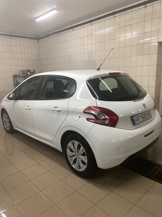 Авто Peugeot 208 2013 року