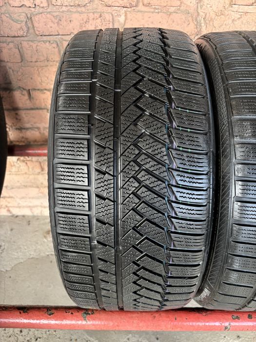 Пара зимових шин 225/35R18 Continental
