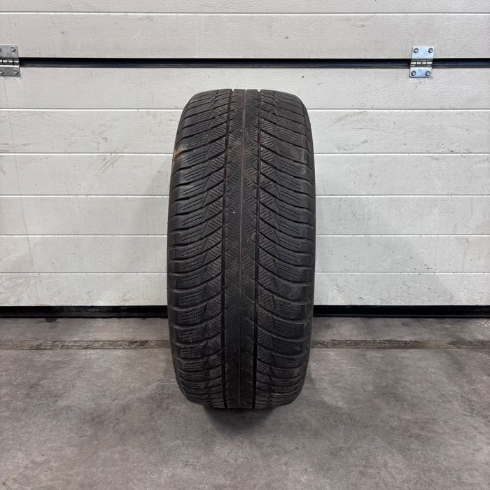 Opona Bridgestone Blizzak LM001 245/50/19