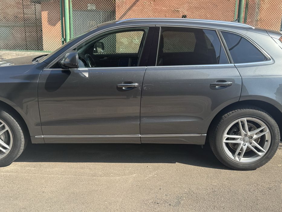 Ауді Q5  ку5 2.0 tfsi. 2015 рік гарний стан