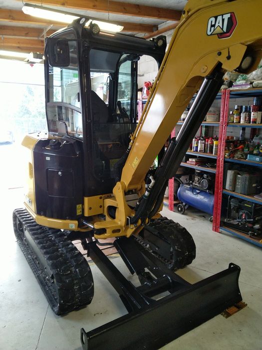 Minikoparka caterpillar 302.7 + wiertnica