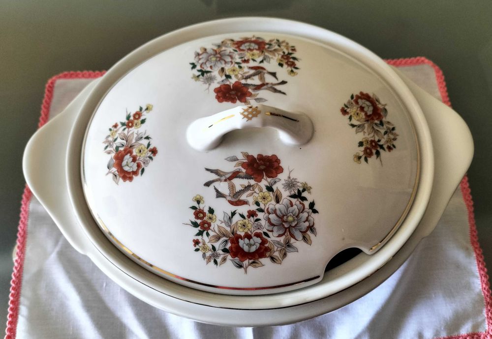 Terrina em porcelana