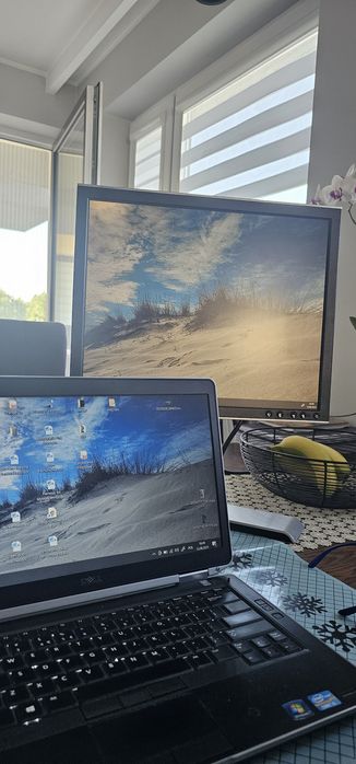 monitor Dell 1708FPb z rotacją ekranu