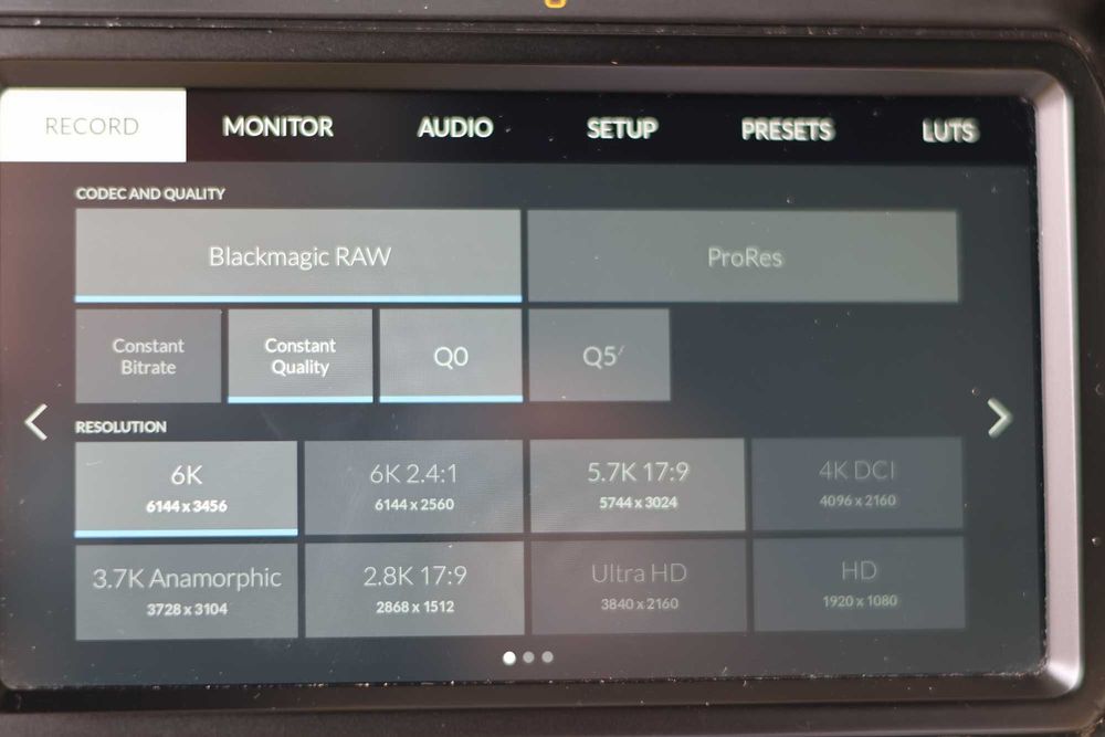 Blackmagic Pocket Cinema Camera 6K + DZOFilm Pictor 20–55 T2.8 + SSD 1 TB + SmallRig