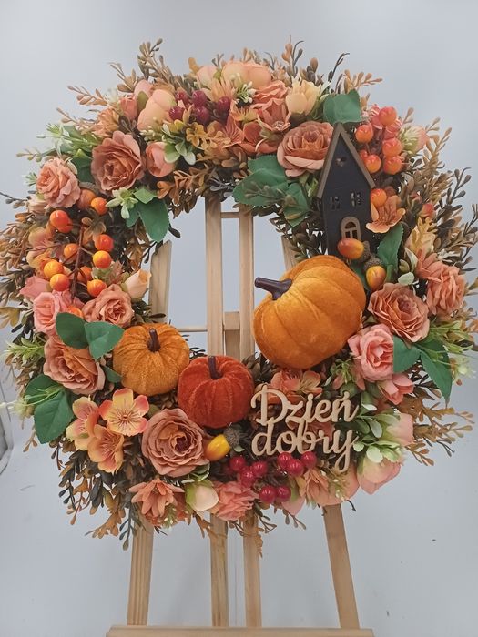 Duży jesienny wianek na drzwi