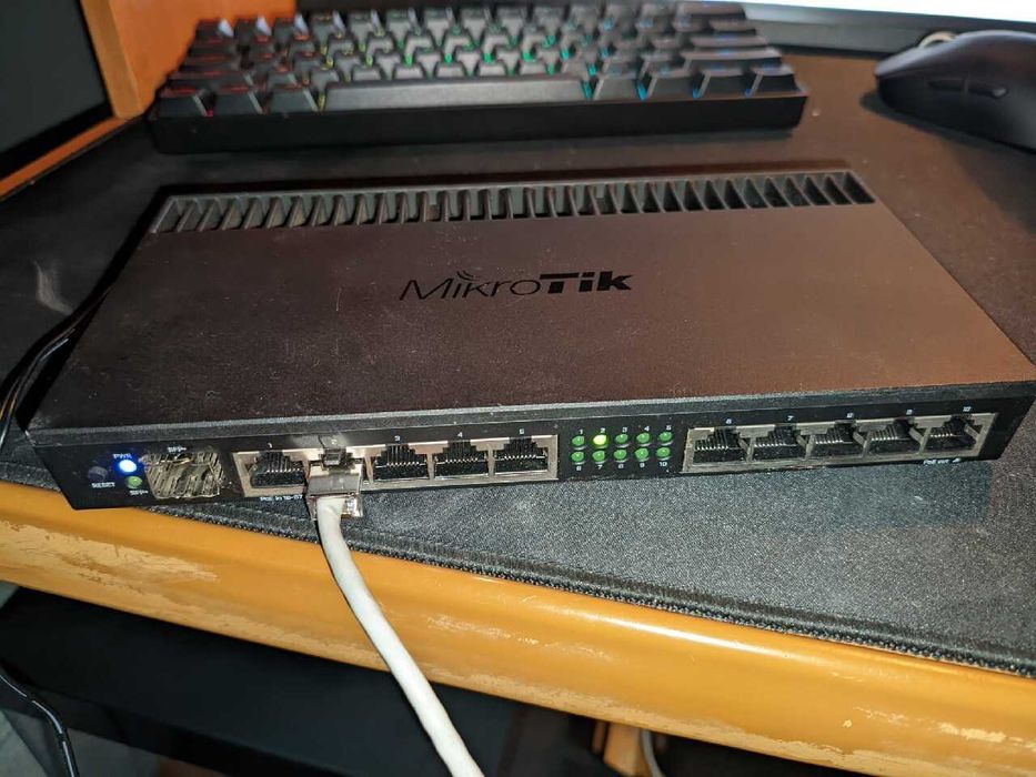 MikroTik routerBOARD RB4011iGS+ | 10x Gigabit 1x SFP+