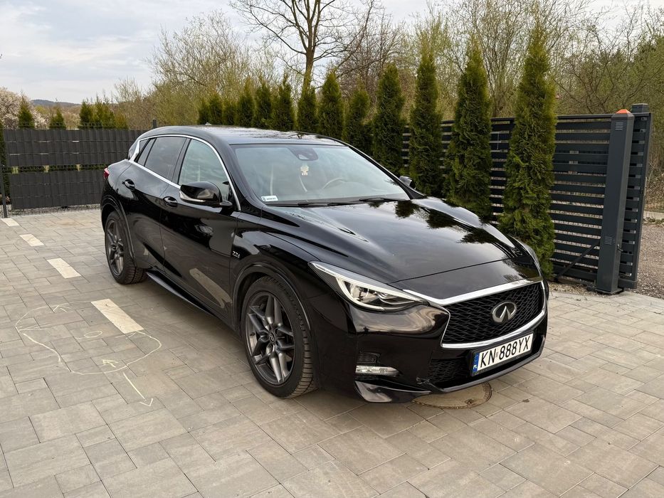 Infiniti Q30 AWD Salon Polska