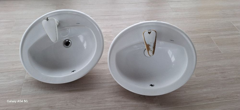 2 pias de com as torneira